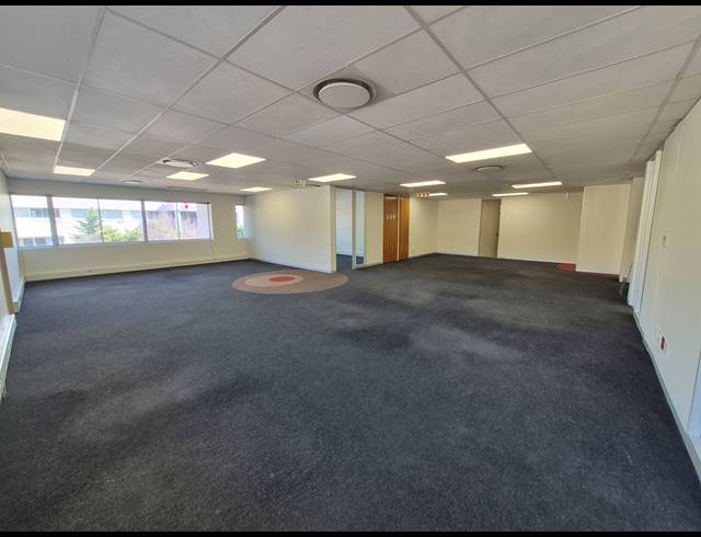 1,203M² OFFICE TO LET IN WOODMEAD